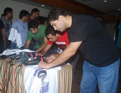 Imran Khan, Vir Das and Kunal Roy Kapoor launches Tshirts of Delhi Belly