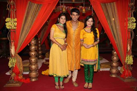 Manish Tulsiyani, Shambhavi Sharma and Anjali Abrol at Chhajje Chhajje Ka Pyaar tvshow on location