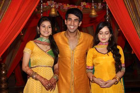 Manish Tulsiyani, Shambhavi Sharma and Anjali Abrol at Chhajje Chhajje Ka Pyaar tvshow on location