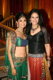 Ratan Rajput with Mona Singh at Mehndi ceremony on the sets of Swayamvar Season 3 - Ratan Ka Rishta
