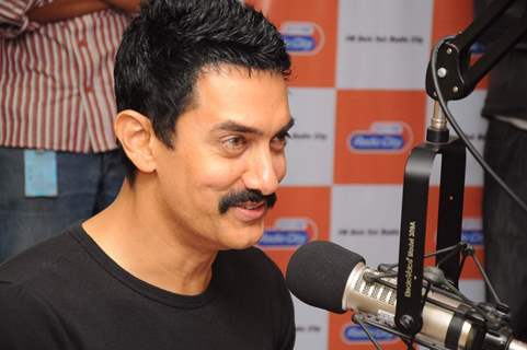 Aamir Khan visits Radio City to promote Delhy Belly. .