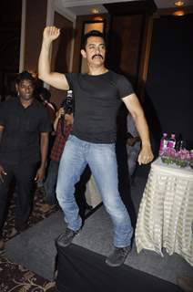 Aamir Khan unveils his item number song in Delhi Belly at Taj Lands End, Bandra, Mumbai