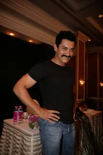 Aamir Khan unveils his item number song in Delhi Belly at Taj Lands End, Bandra, Mumbai