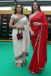 Hema Malini and Esha Deol at IIFA Green Carpet