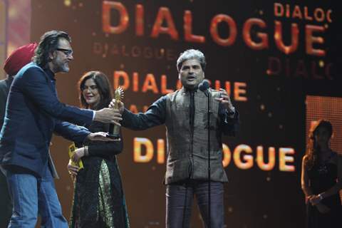 Vishal Bharadwaj wins for Best Dialogue at IIFA Awards