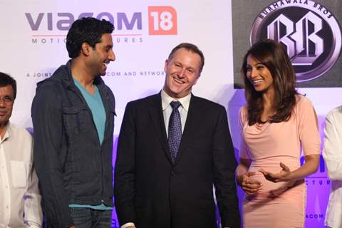 New Zealand Prime Minister John Key visited the sets of Bollywood film Players in Film City, Mumbai and met Abhishek Bachchan and Bipasha Basu