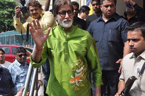 Big B meets fans at PVR at Juhu