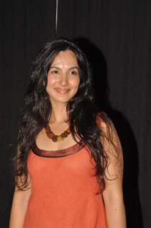 Shraddha Nigam at Sandip Soparrkar's Ballroom Studio celebrate Student's Dance Day 2011 at St.Andrew