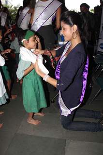 Finalists of 'I Am She 2011' visited Sunil & Mana Shetty's NGO at Bandra