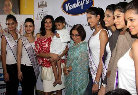 Sushmita Sen and finalists of 'I Am She 2011' visited Sunil & Mana Shetty's NGO at Bandra