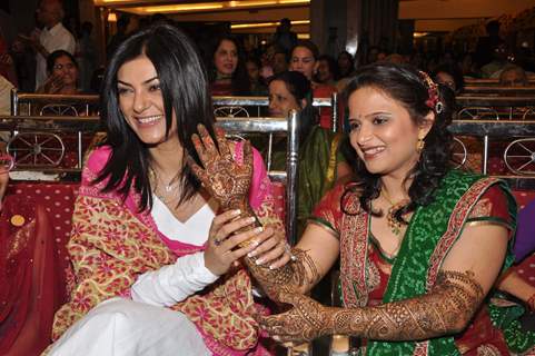 Sushmita Sen at Dr Shefali's daughter mehndi, Khar Gymkhana