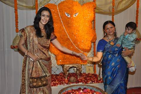 Hrishita Bhatt at wedding reception party of Dr.Abhishek and Dr.Shefali Khar