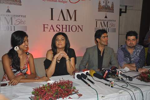 Sushmita and Manish Malhotra as a judge in I am She 2011 Ed Hardy fashion show at Trident