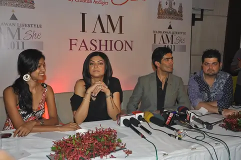 Sushmita and Manish Malhotra as a judge in I am She 2011 Ed Hardy fashion show at Trident