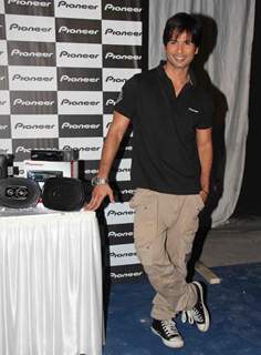 Shahid Kapur launch new range of Pioneer Car music systems at Mehboob Studio