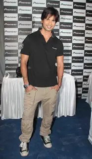 Shahid Kapur launch new range of Pioneer Car music systems at Mehboob Studio