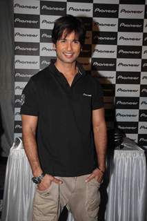 Shahid Kapur launch new range of Pioneer Car music systems at Mehboob Studio