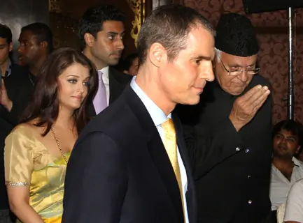 Aishwarya, Abhishek, Farooq Abdullah and Jme Bonnafont at award ceremony of Knight of Order Of Arts