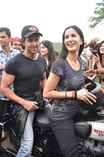 Katrina ride bike with Hrithik to promote their film 'Zindagi Na Milegi Dobara', Filmcity