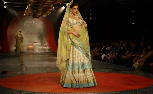 A Model showcasing designer Suneet Verma's creations at the Synergy1 Delhi Couture Week,in New Delhi