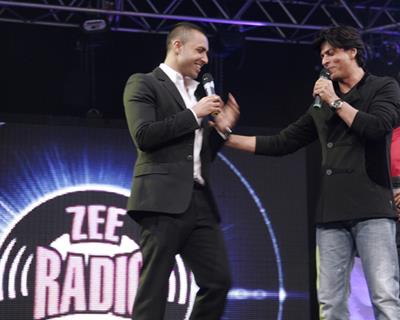 Jay Sean and Shahrukh Khan shares the stage-launch of Zee Radio