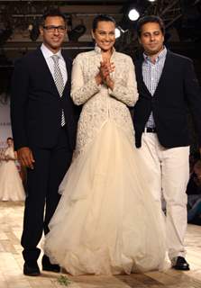 Sonakshi Sinha with designers Shantanu & Nikhil's at the Synergy1 Delhi Couture Week, in New Delhi
