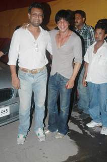 Shah Rukh Khan leaves Filmistan after completing the last shoot of Ra.One