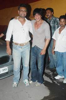 Shah Rukh leaves Filmistan after completing the last shoot of Ra.One