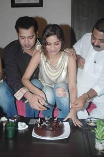 Rahul Mahajan cutting cake with wife Dimpy on his Birthday