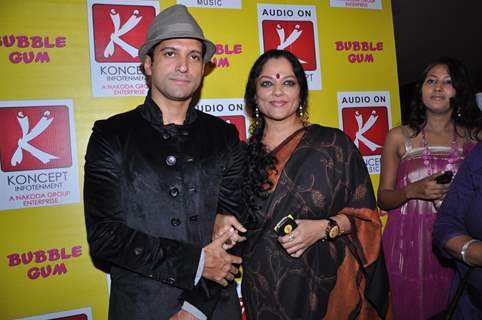 Tanvi Azmi and Farhan at premiere of movie 'Bubble Gum'