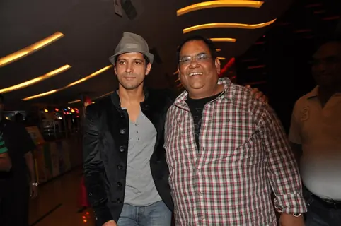 Satish Kaushik and Farhan Akhtar at premiere of movie 'Bubble Gum'