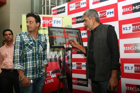 Prakash Jha and Manoj Bajpai at Aarakshan promotional event at Big FM