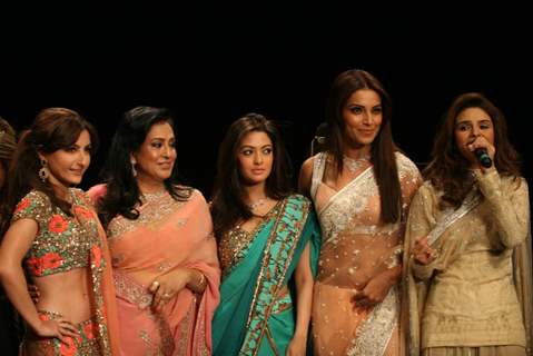 Bipasha, Soha Ali& Riya Sen walk the ramp at the India International Jewellery WeekIIJW 2011 at Grand Hyatt in Kalina, Mumbai