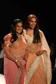 Bipasha with her mother Mamta Basu on the ramp for Neeta Lulla Show at IIJW 2011 at Grand Hyatt