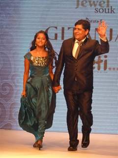 Ulka Gupta walk the ramp for a Social Cause at 'Jewelsouk presents Gitanjali-Beti' in IIJW 2011