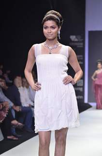 Model walks the ramp for Monica Kapur at IIJW 2011