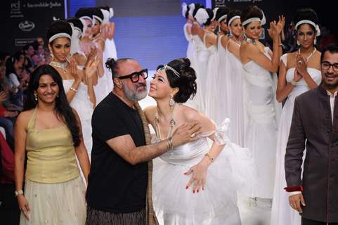 Models walks the ramp for Eekani at IIJW 2011