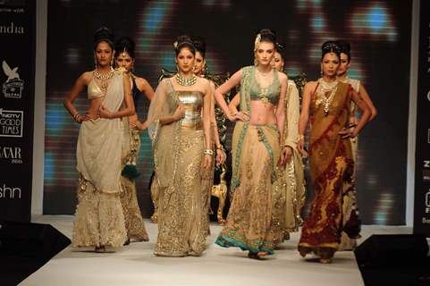 Models walks the ramp for vijay Golecha at IIJM 2011