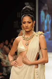 Models walks the ramp for vijay Golecha at IIJM 2011