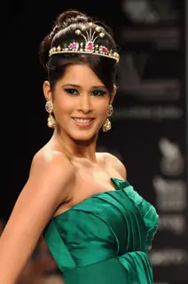 Models walks the ramp for vijay Golecha at IIJM 2011