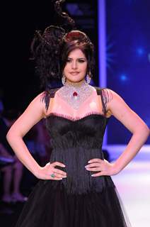 Zarine Khan walks the ramp for Johara at IIJM 2011