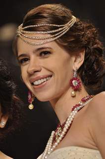 Kalki Koechlin walks the ramp for Kays Jewels at IIJM 2011