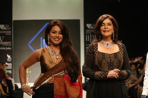 Zeenat Aman and Mahima Chaudhry walks the ramp for Sawansukha Jewellers Show at IIJW 2011