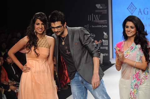 Models walk on the ramp for Agni at IIJW 2011 show day 3. .