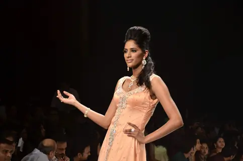 Models walk on the ramp for Agni at IIJW 2011 show day 3. .