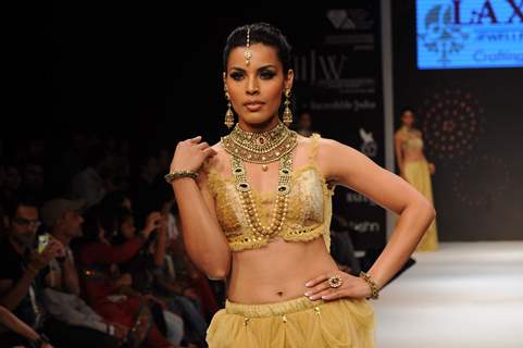 Models walks the ramp for Laxmi Jewellery Export at IIJW 2011 Day 4. .