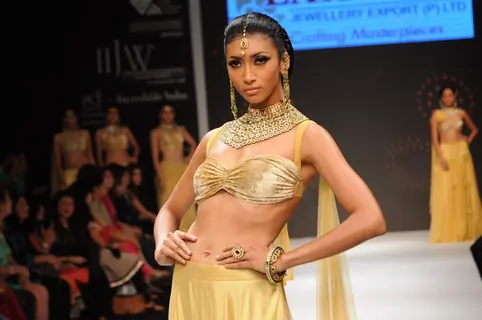 Models walks the ramp for Laxmi Jewellery Export at IIJW 2011 Day 4. .