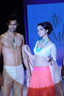 Shraddha Kapoor walks the ramp for Anmol at IIJW 2011 Day 4