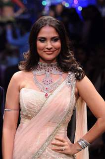 Lara Dutta walks the ramp at IIJW 2011 Grand Finale . .