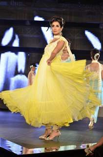 Model walks the ramp for designer Neeta Lulla at Blenders Pride Fashion Tour, Taj Land's End. .